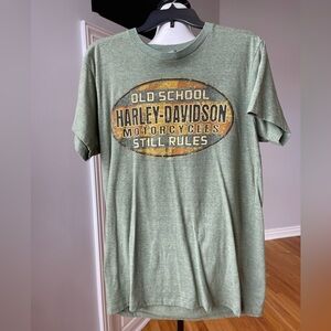 Harley Davidson Kansas City Tee shirt in a size large green motorcycle